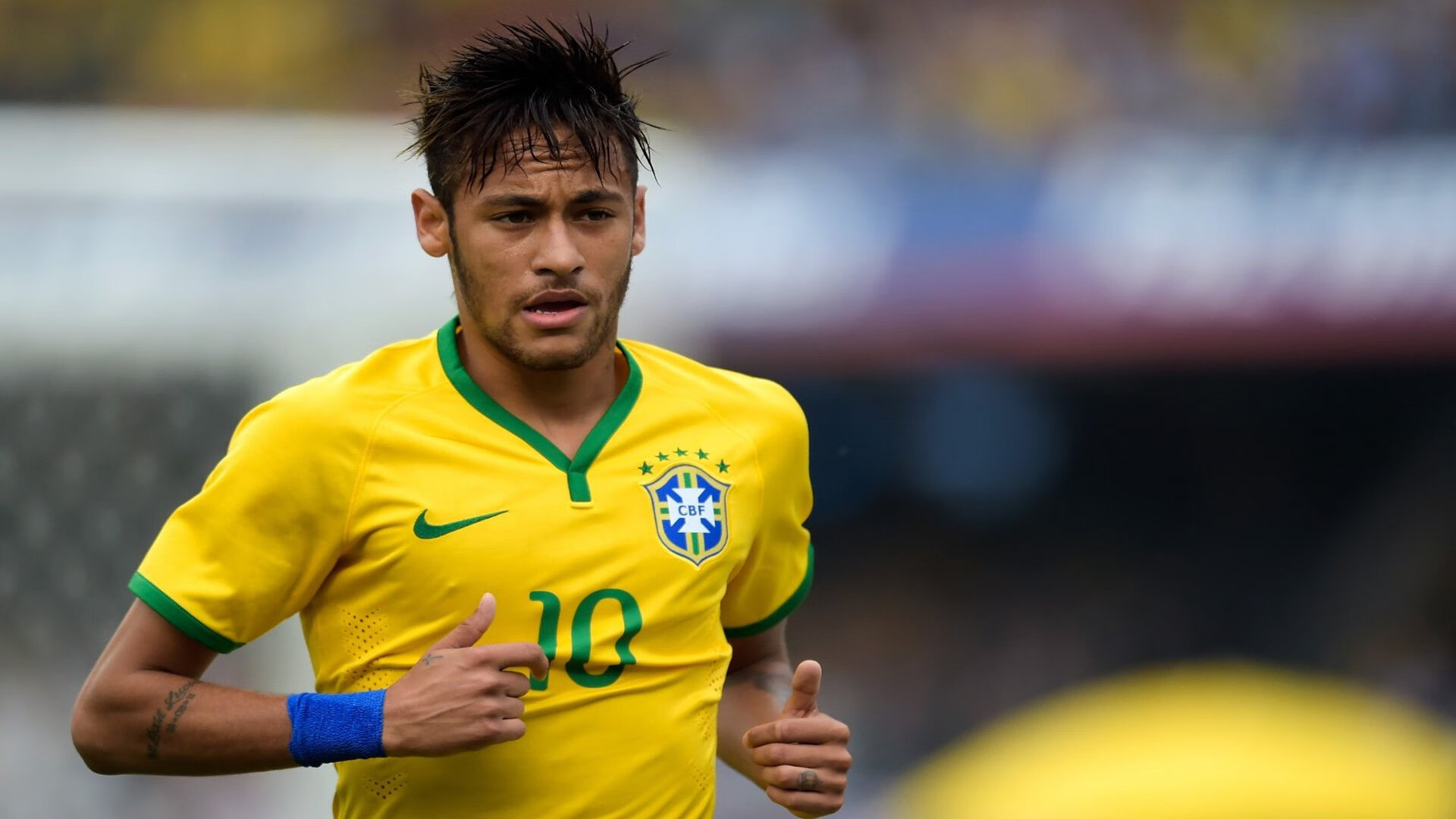 “从平局到高潮：比赛最后一击瞬间席卷全场”